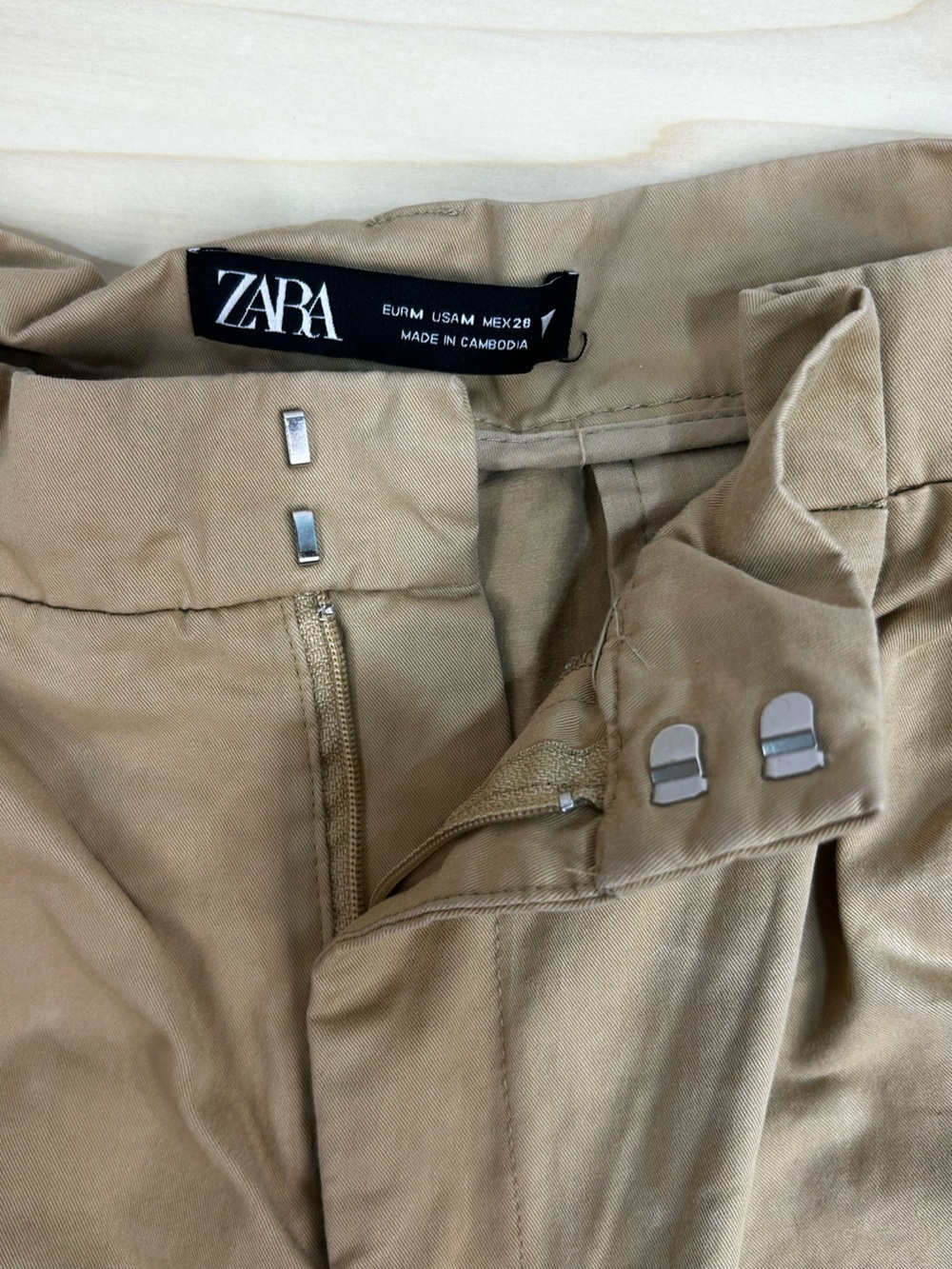 Zara Tan High-Waist Pleated Cuffed Shorts - Picture 3 of 4